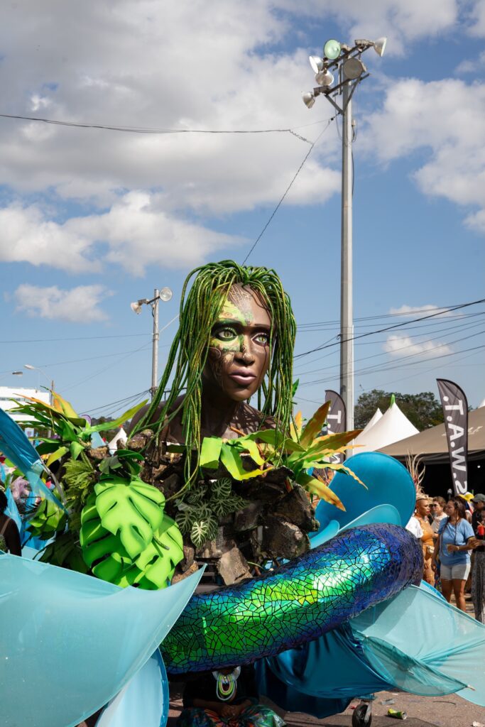Char coloré défilant à l'occasion du carnaval de Trinidad et Tobago.