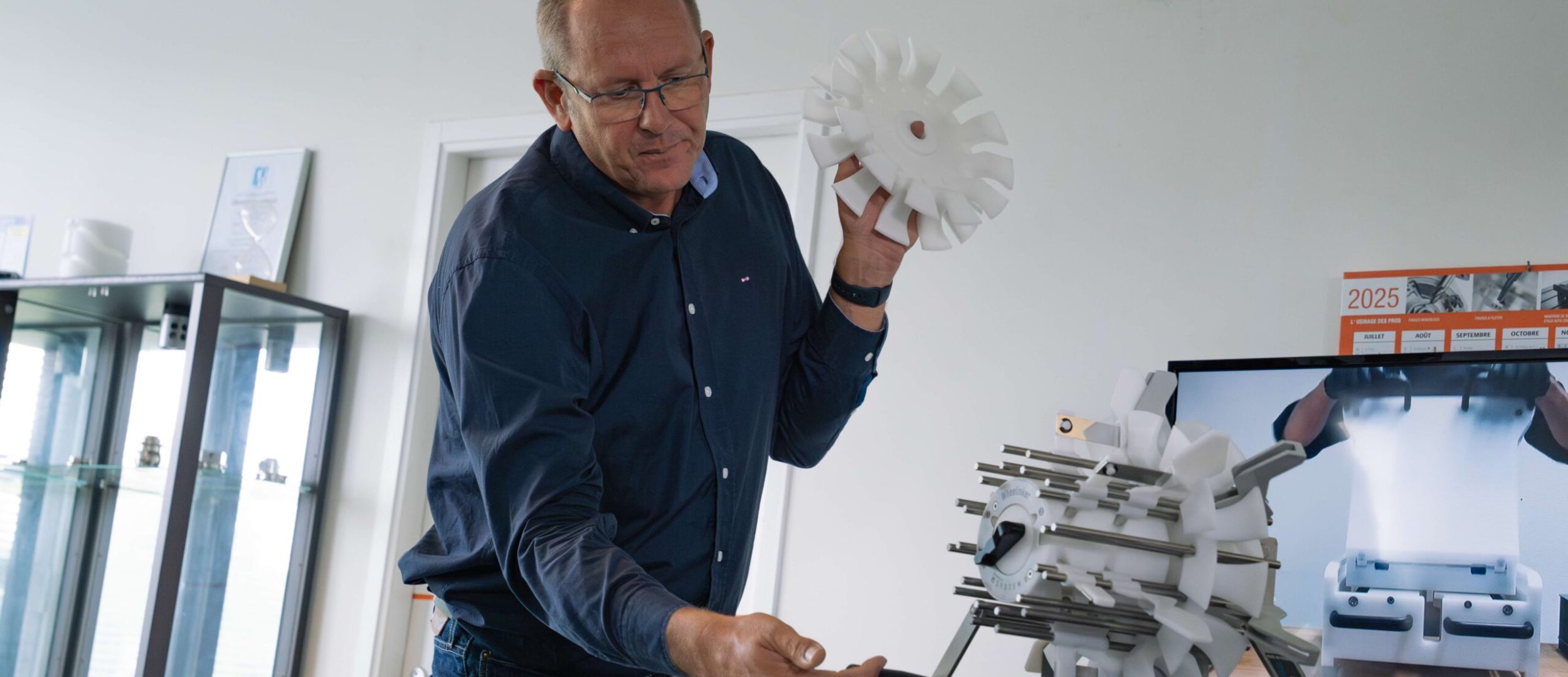 Démonstration de la machine à saucisses lors de l’anniversaire de l’entreprise System B.